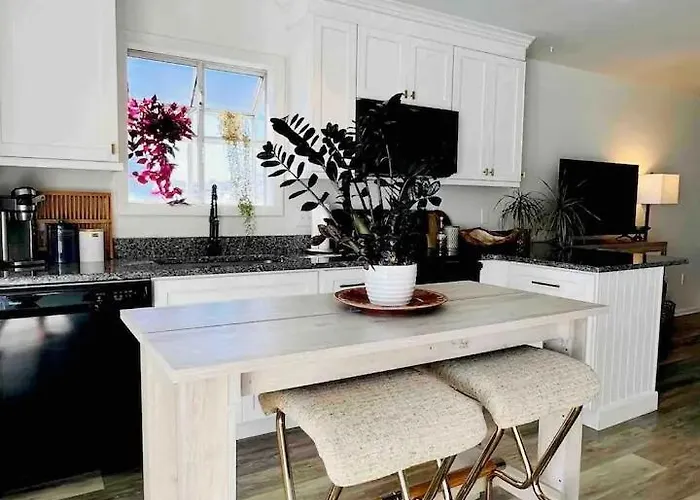 Bright And Airy Oceanside Apartment Ocean City